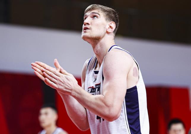 祁连山猫队击败塞外雄鲨队,射击季后赛上演裁判判罚引热议!外援联手发威 祁连山猫队击败塞外雄鲨队,射击季后赛上演裁判判罚引热议!外援联手发威